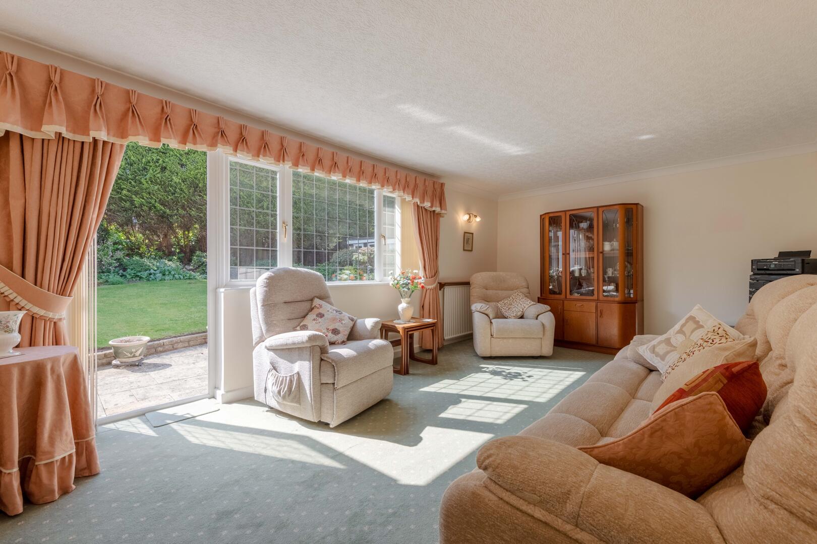 4 bed property in Cranbourne Road, Stourbridge